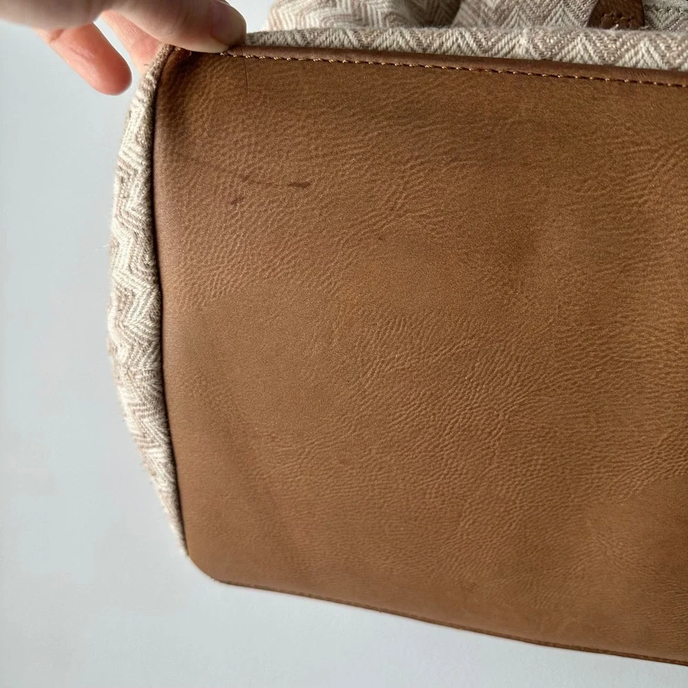 Tommy Bahama Tote Bag Womens Large Tan Chevron Woven Good Crossbody Travel